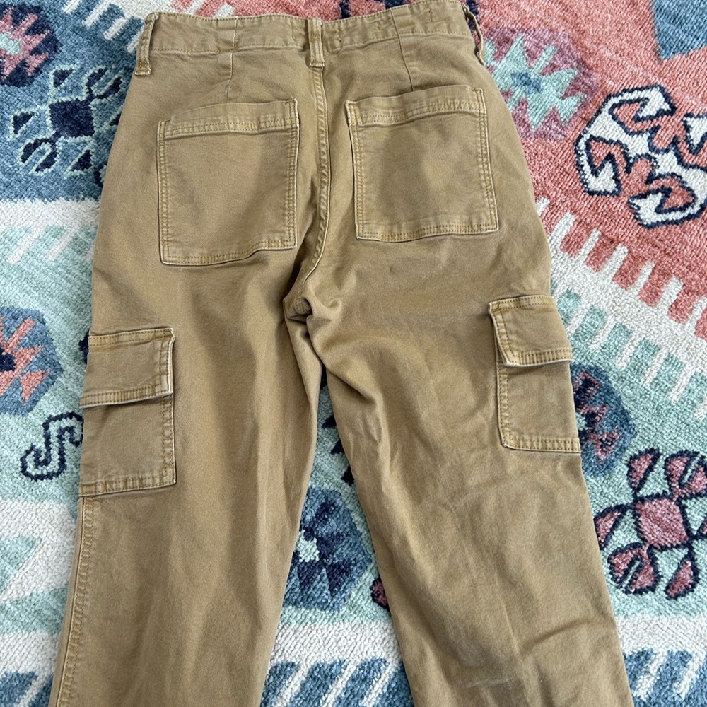 Universal Thread womens Khaki cropped Cargo Pants size 00/24R - Picture 5 of 5